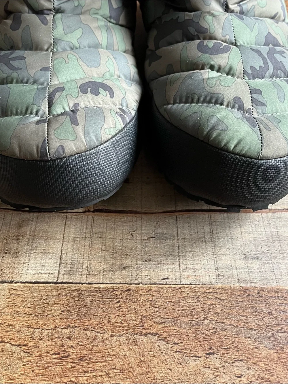 The North Face Camo Puffer Slip-On Shoes - Picture 4 of 8